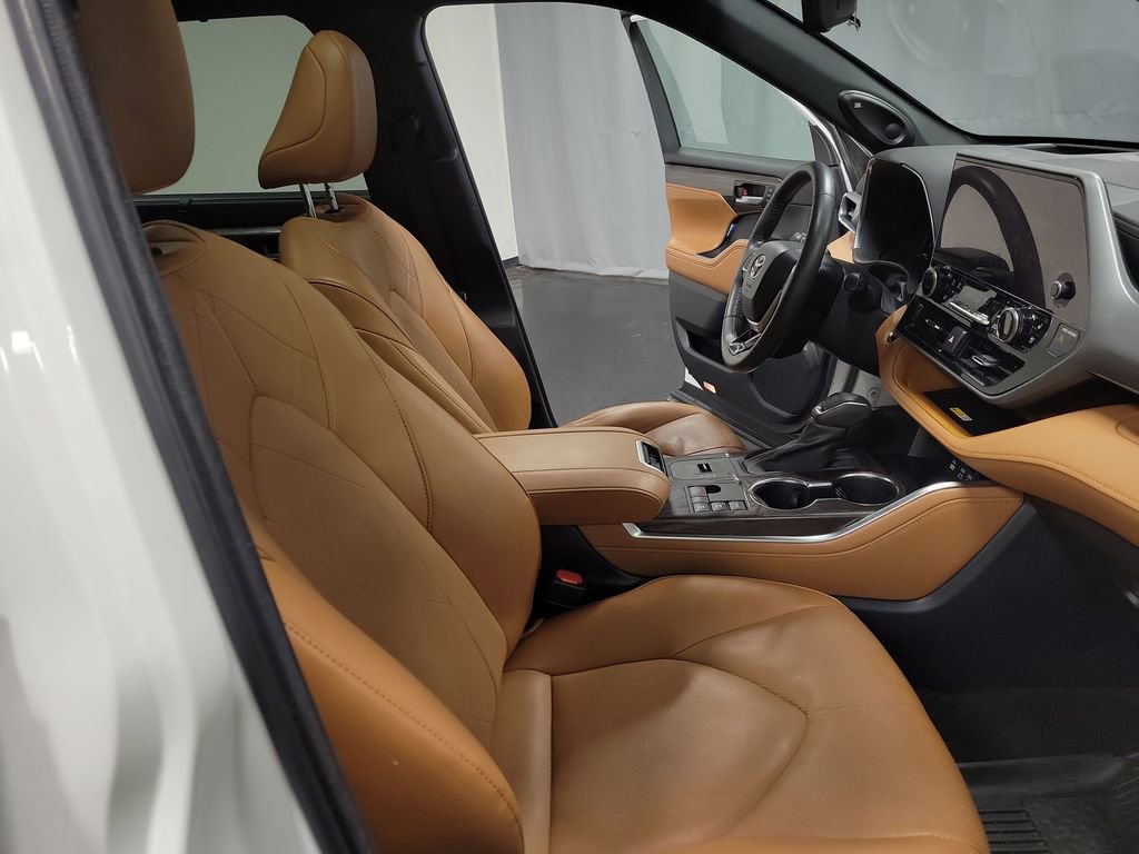 2023 Toyota Highlander Platinum