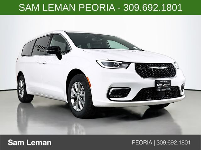 New 2026 Chrysler Pacifica Select