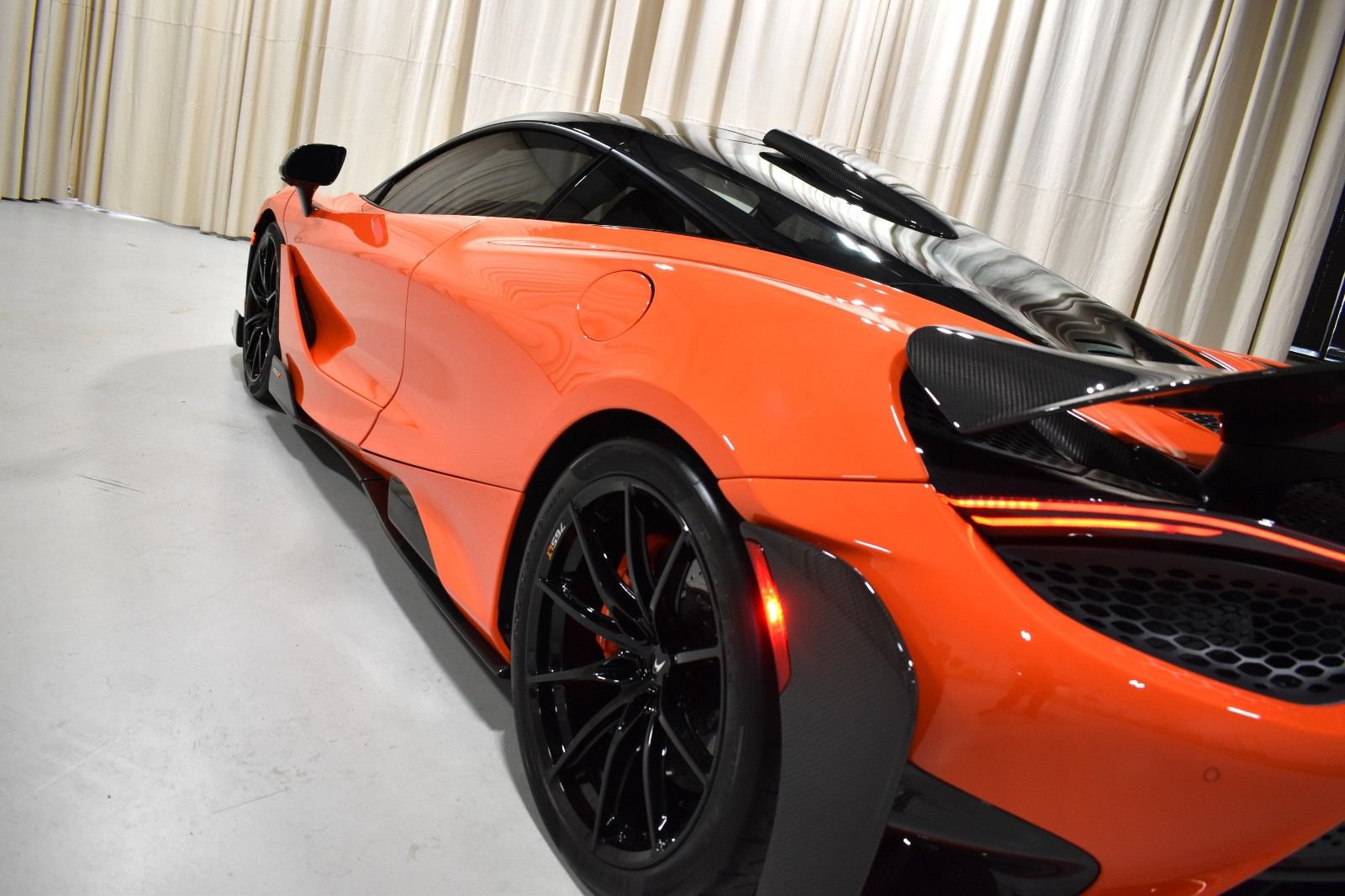 Used 2021 McLaren 765LT photo 10