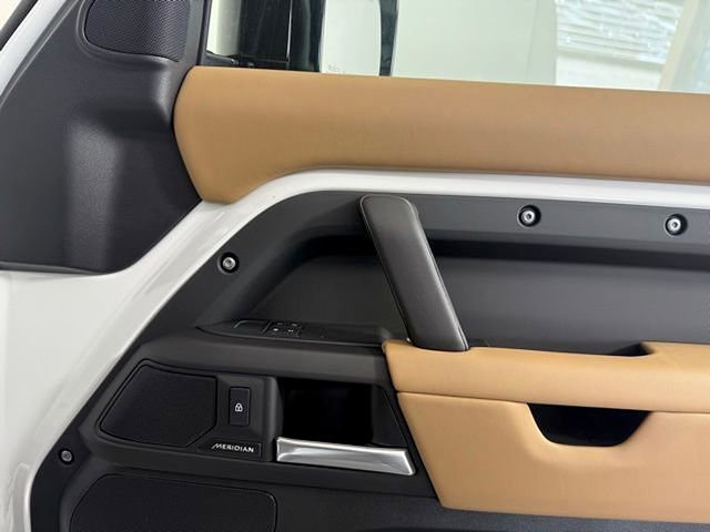 2025 Land Rover Defender 110 S