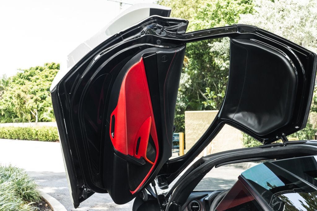 Used 2018 McLaren 720S Performance photo 24