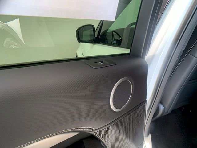 2025 Land Rover Discovery Dynamic SE