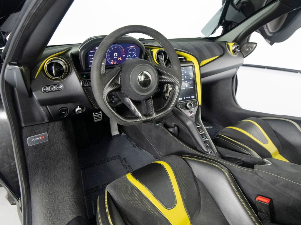 Used 2018 McLaren 720S Performance photo 17