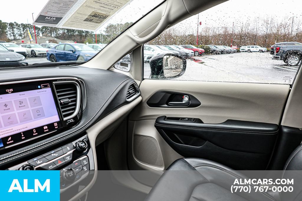 2024 Chrysler Pacifica Select