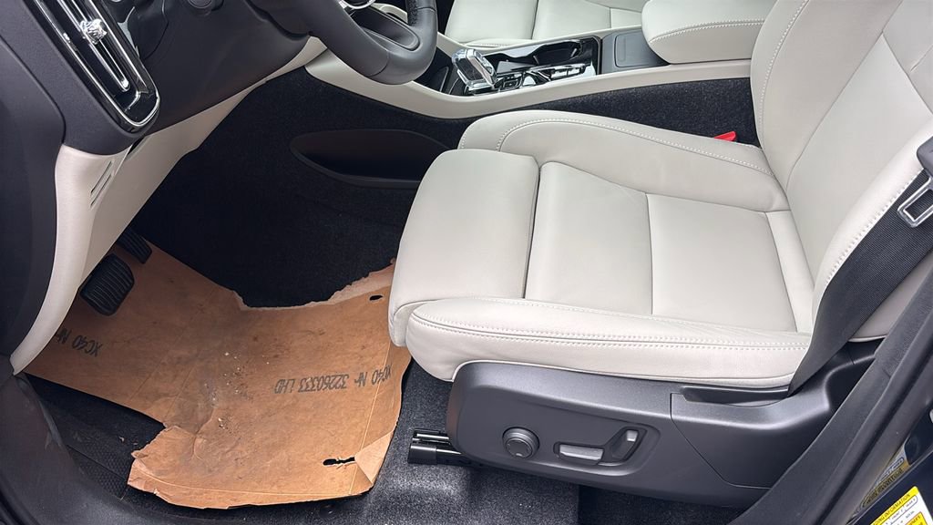 2026 Volvo Xc40 B5 Ultra