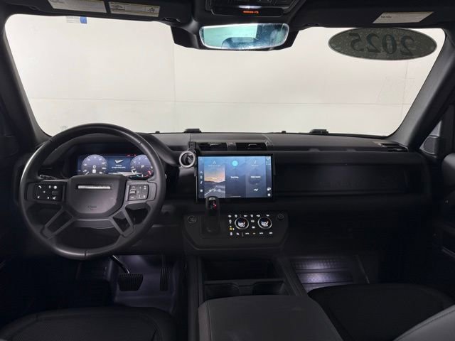 2025 Land Rover Defender 130 X-Dynamic SE