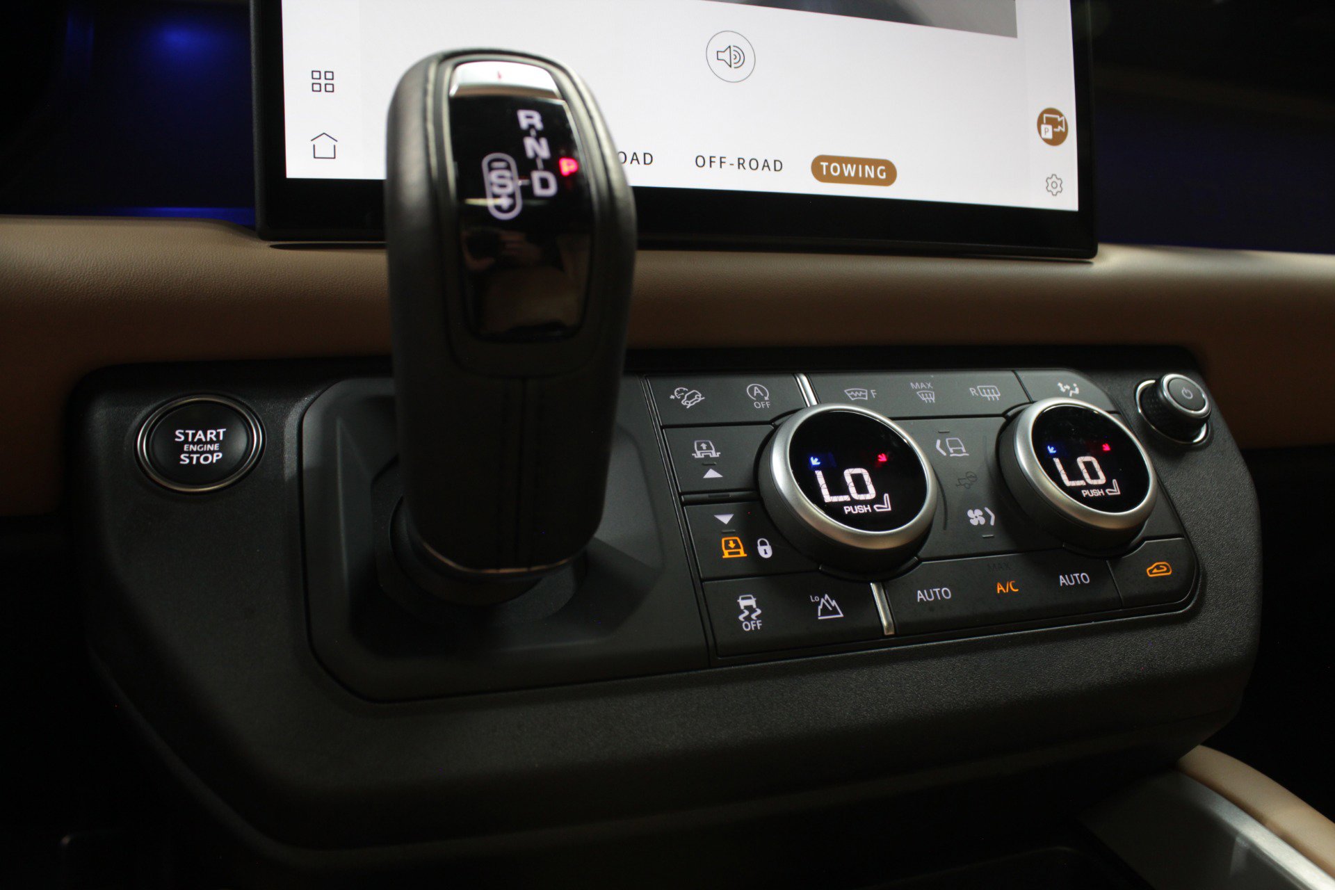 2025 Land Rover Defender 110 V8