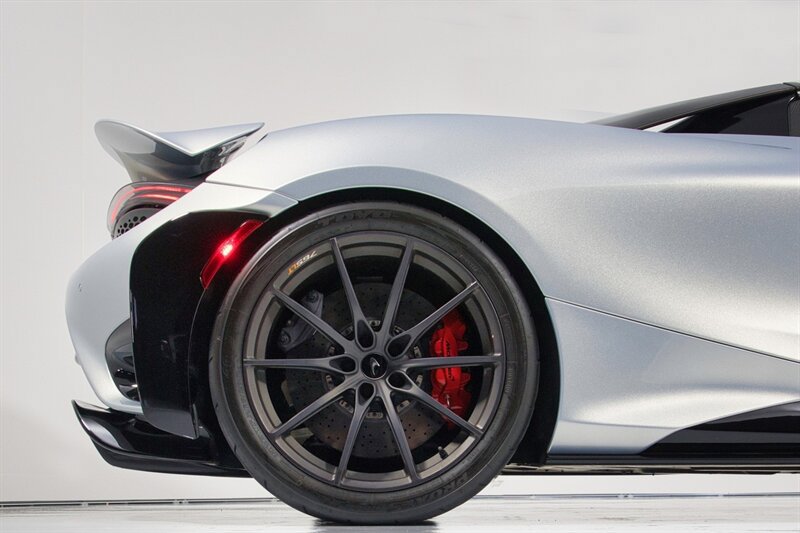 Used 2022 McLaren 765LT photo 16