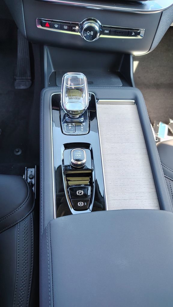 2026 Volvo Xc90 B6 Plus