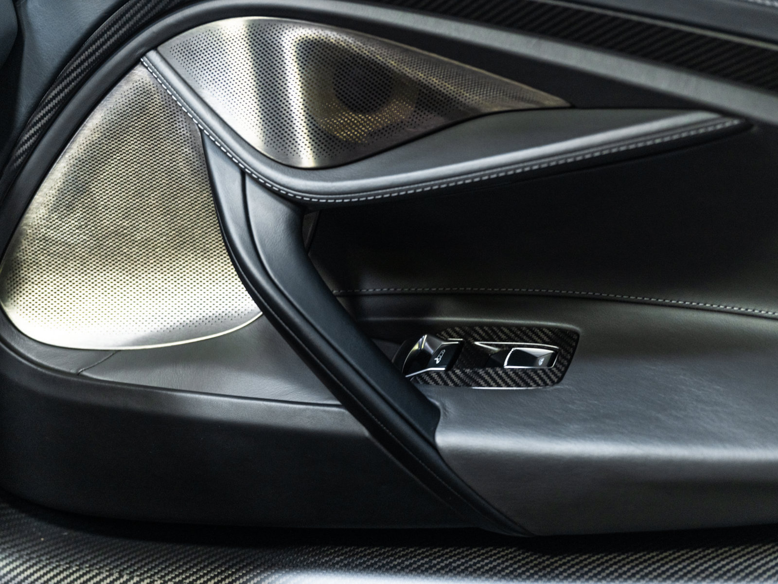 Used 2018 McLaren 720S Luxury photo 42
