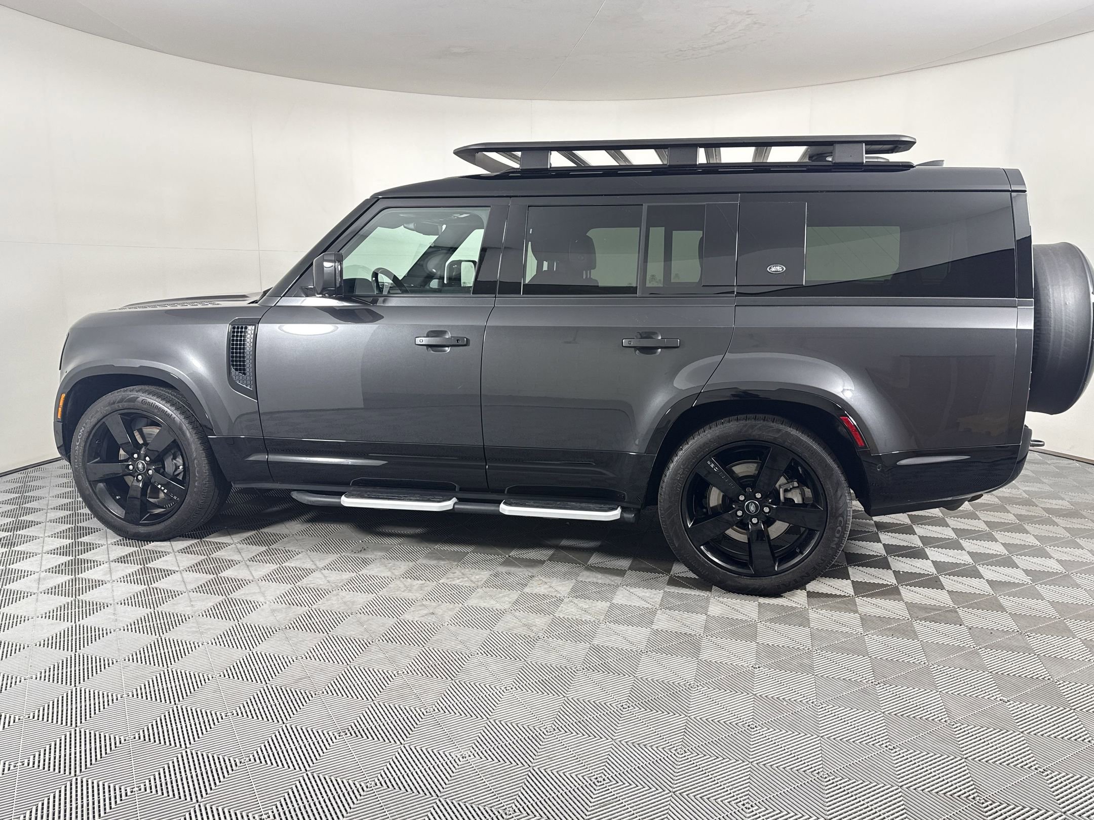 2023 Land Rover Defender 130 X-Dynamic SE