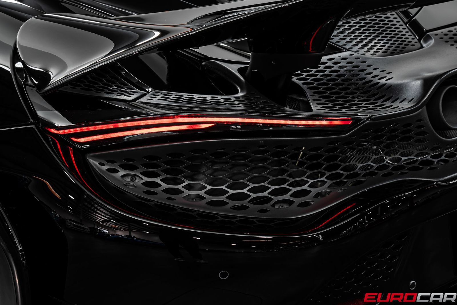 Used 2022 McLaren 765LT photo 23