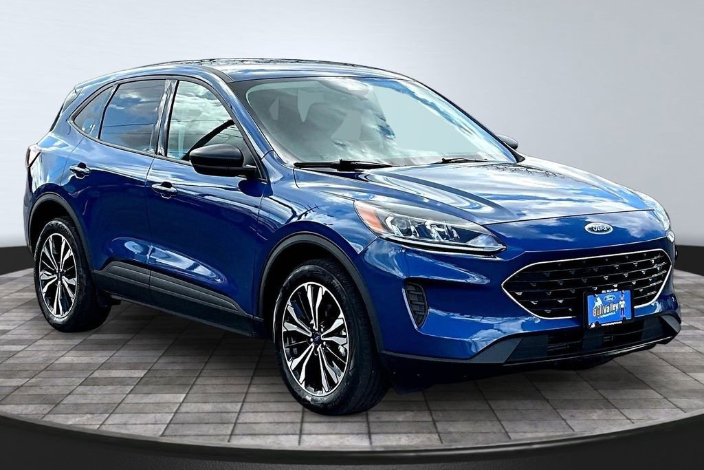 Used 2022 Ford Escape SE w/ SE Sport Appearance Package