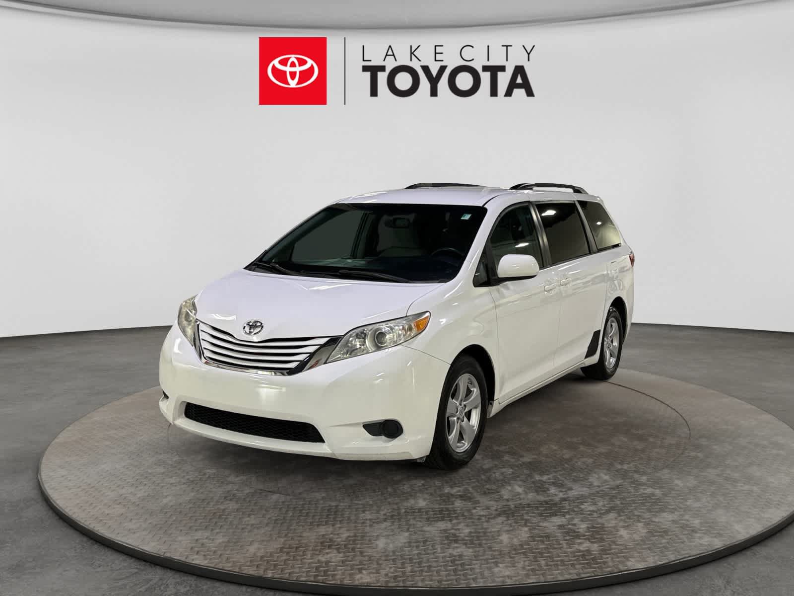 Used 2017 Toyota Sienna LE