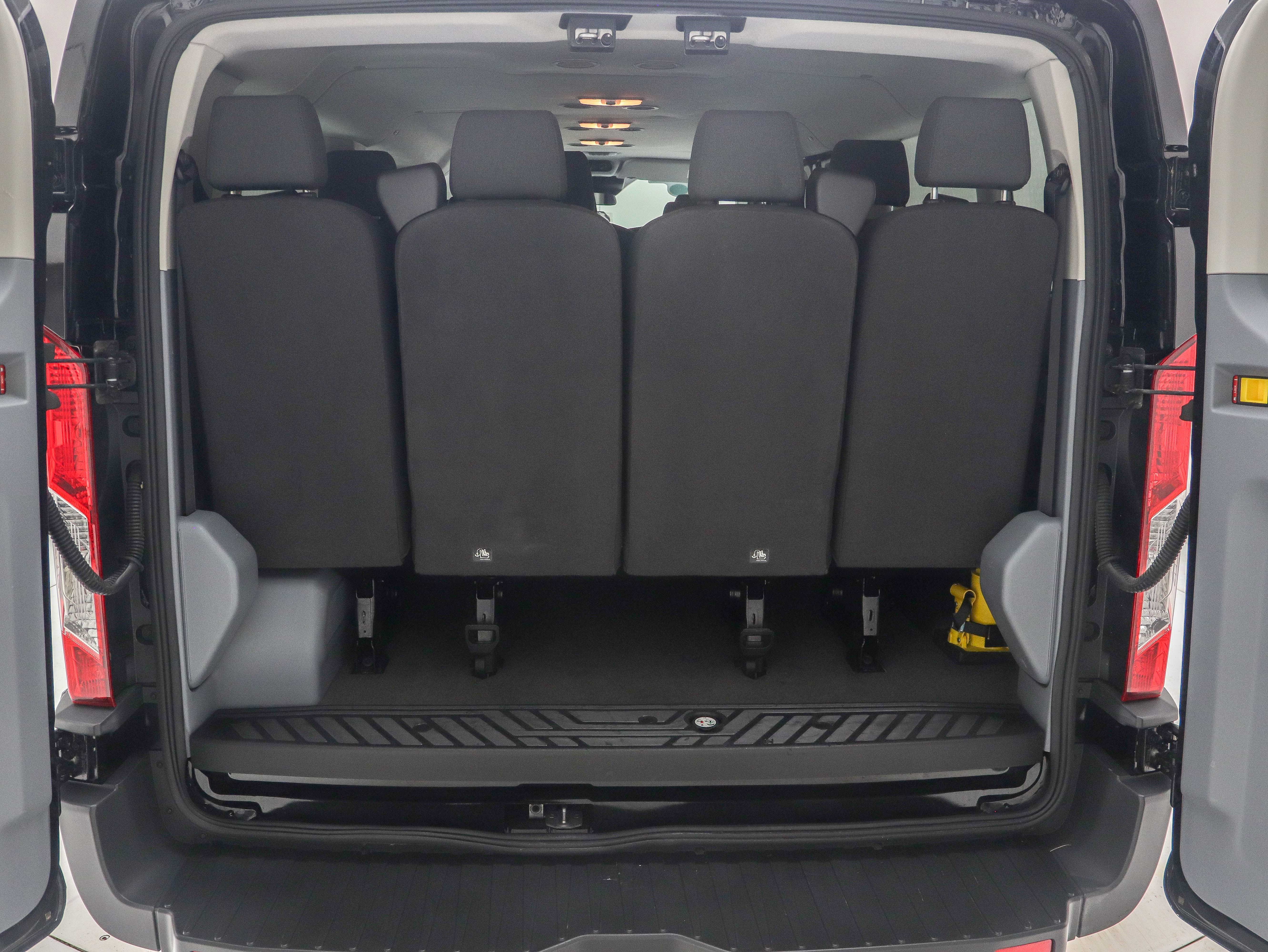 2018 Ford Transit Wagon XL - Photo 11