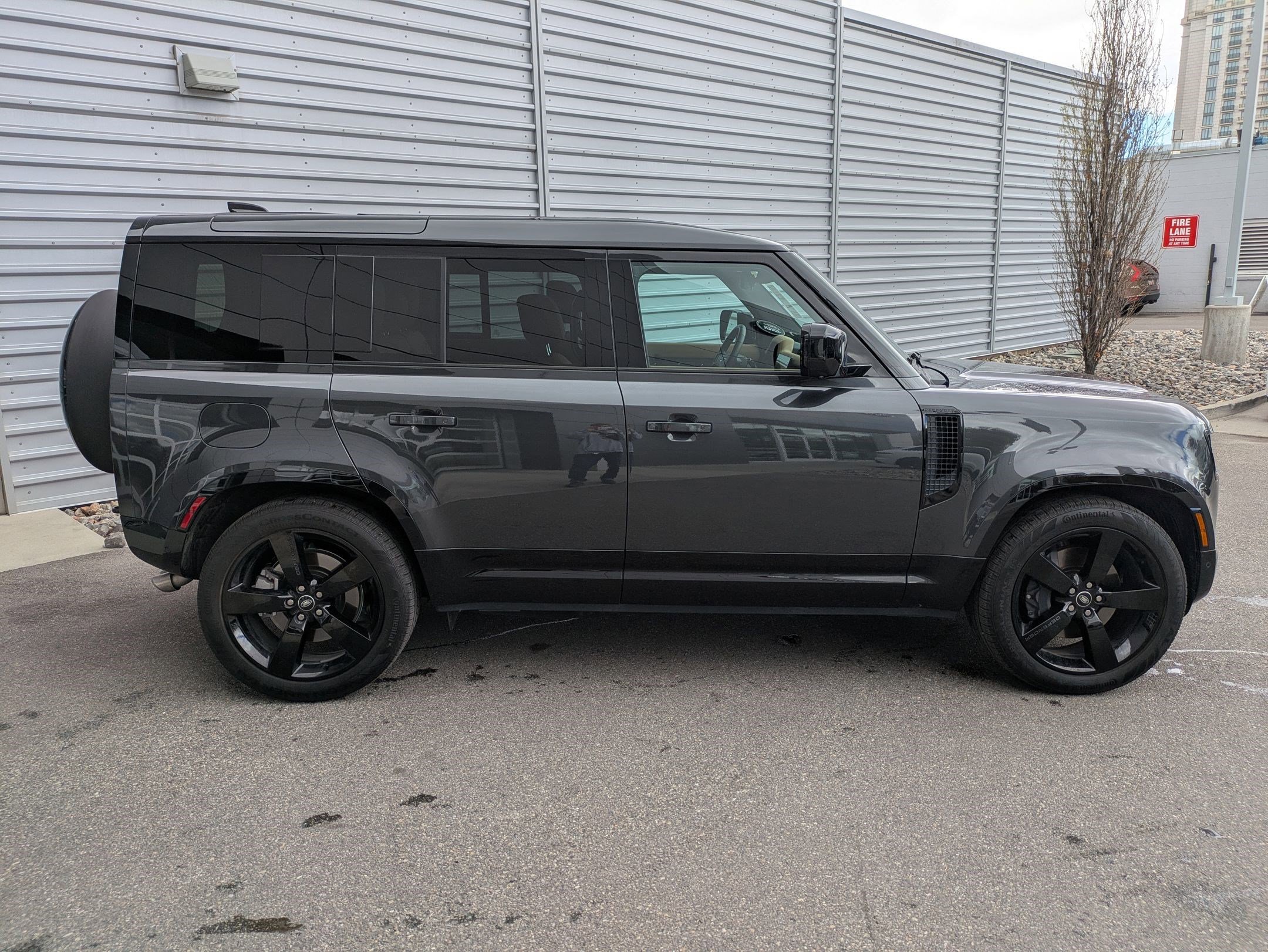 2025 Land Rover Defender 110 X-Dynamic SE