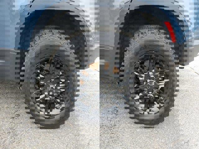 2025 Land Rover Defender 110 S