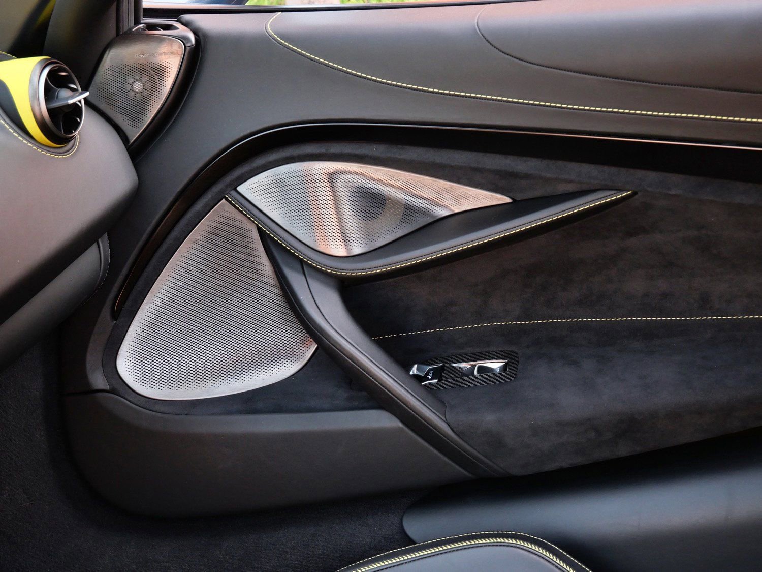 Used 2019 McLaren 720S Performance photo 13