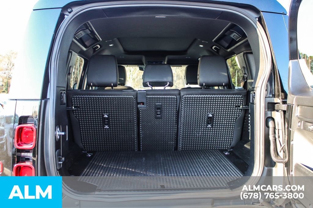 2025 Land Rover Defender 110 S