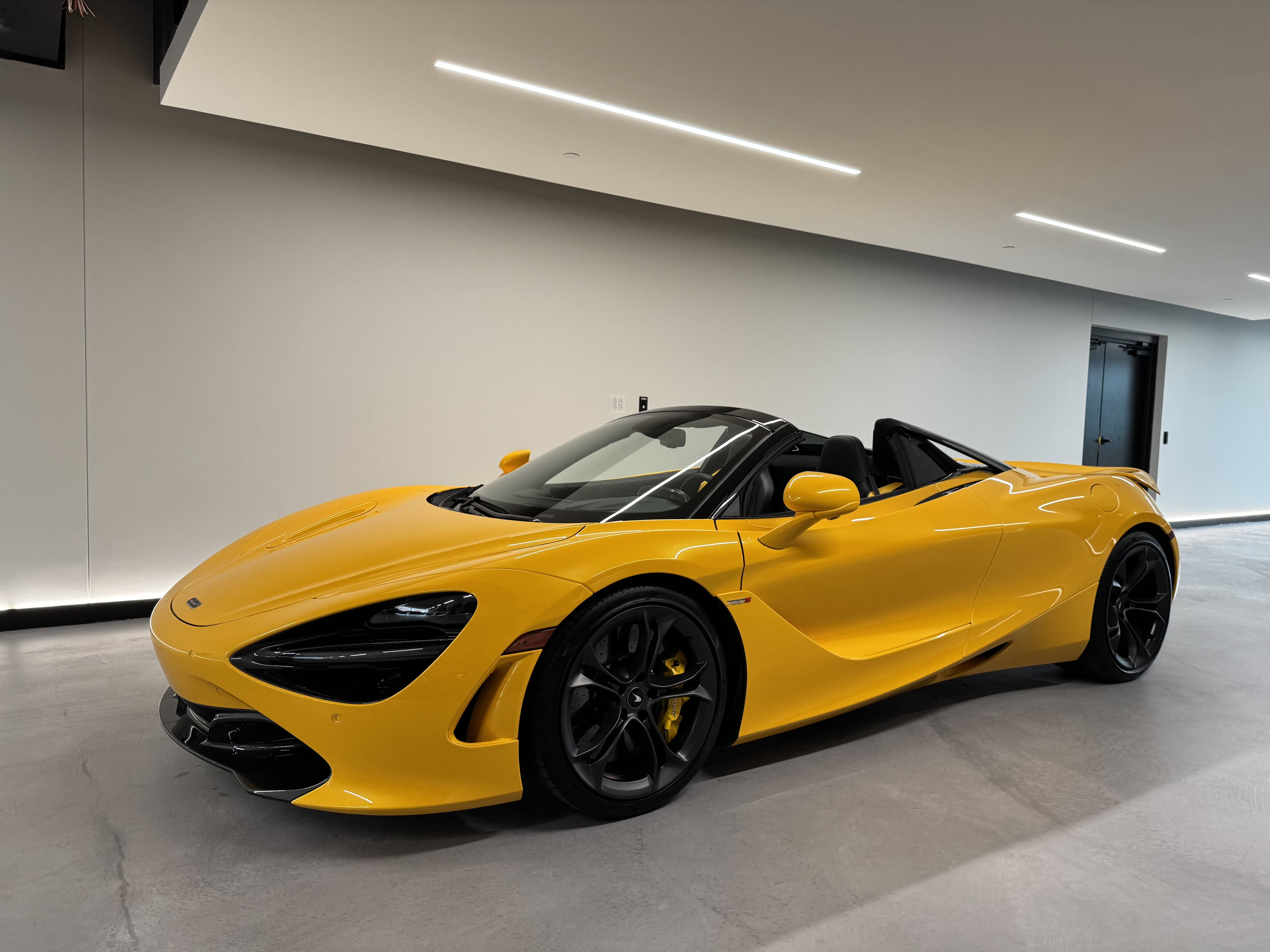 Used 2022 McLaren 720S Spider photo 16