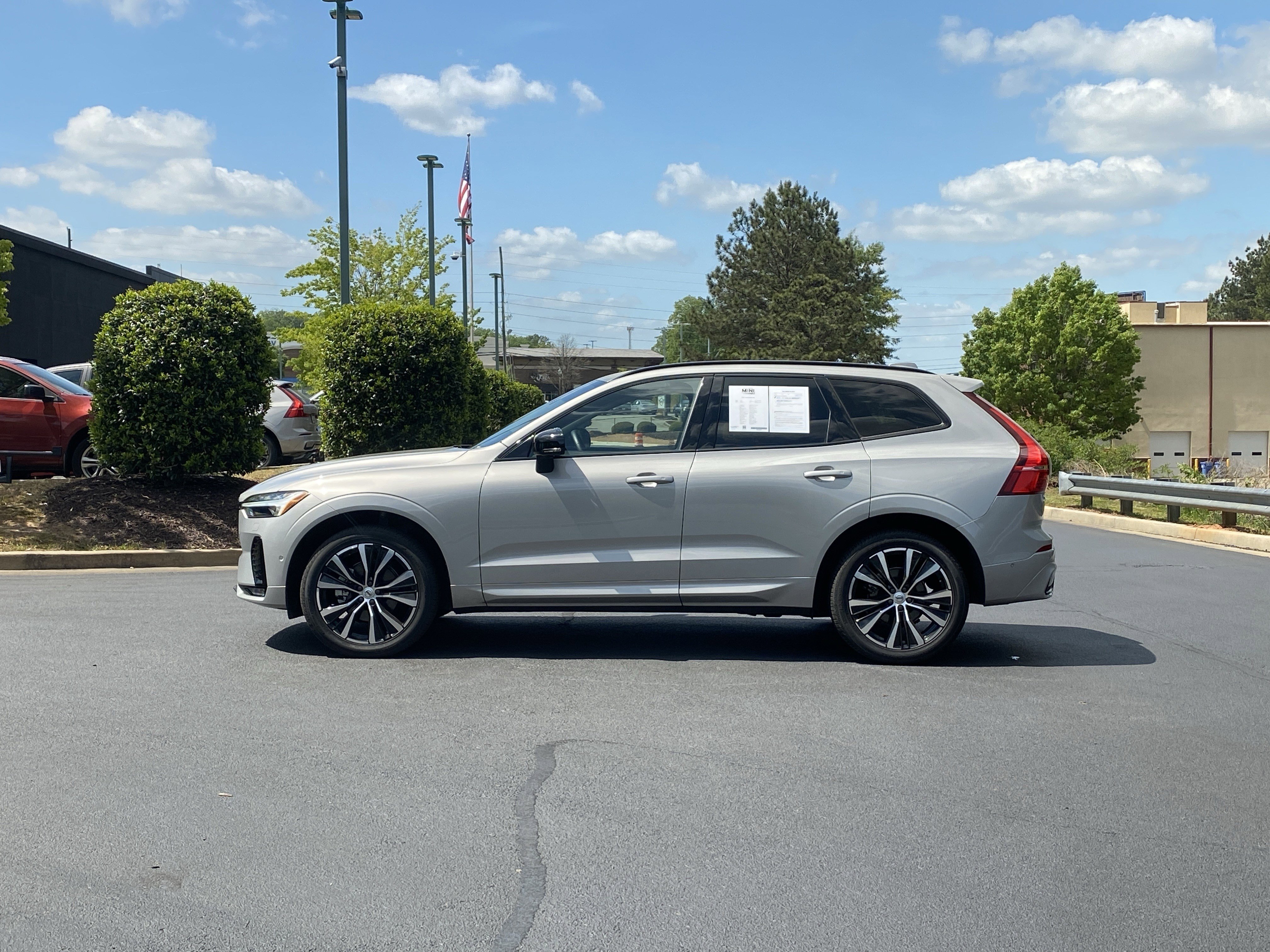 2025 Volvo XC60 B5 Plus