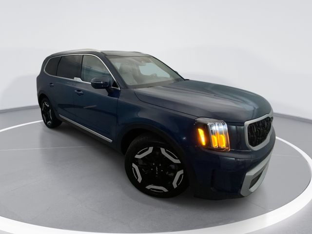 Used 2024 Kia Telluride EX w/ EX Captain's Chair Package