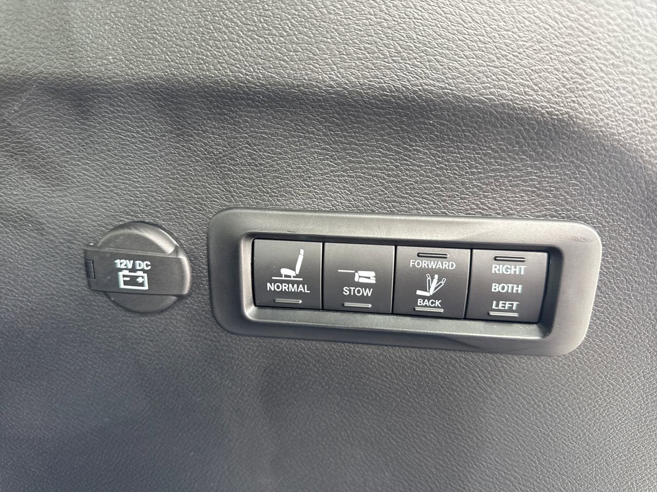 2025 Chrysler Pacifica Pinnacle