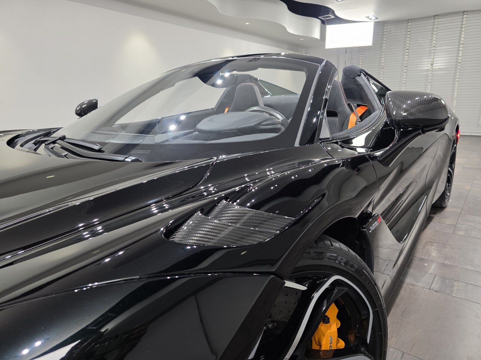 Used 2025 McLaren 750S Spider photo 18