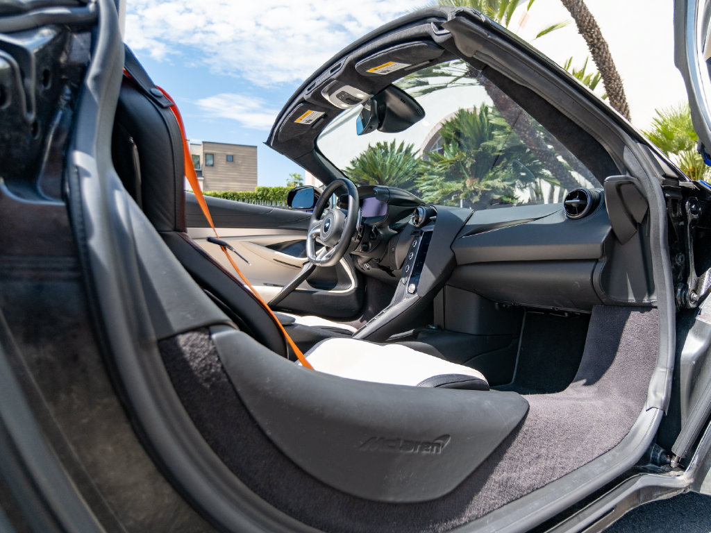 Used 2025 McLaren 750S Spider photo 10