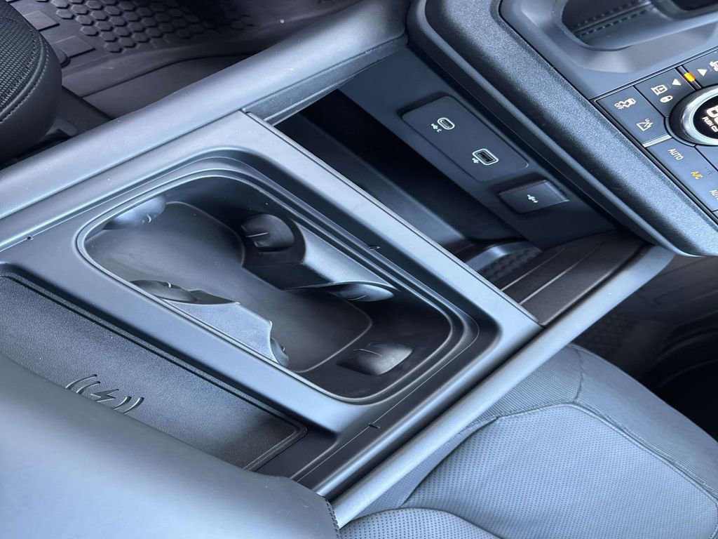 2023 Land Rover Defender 130 X-Dynamic SE