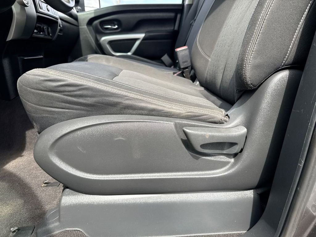 2017 Nissan Titan SV