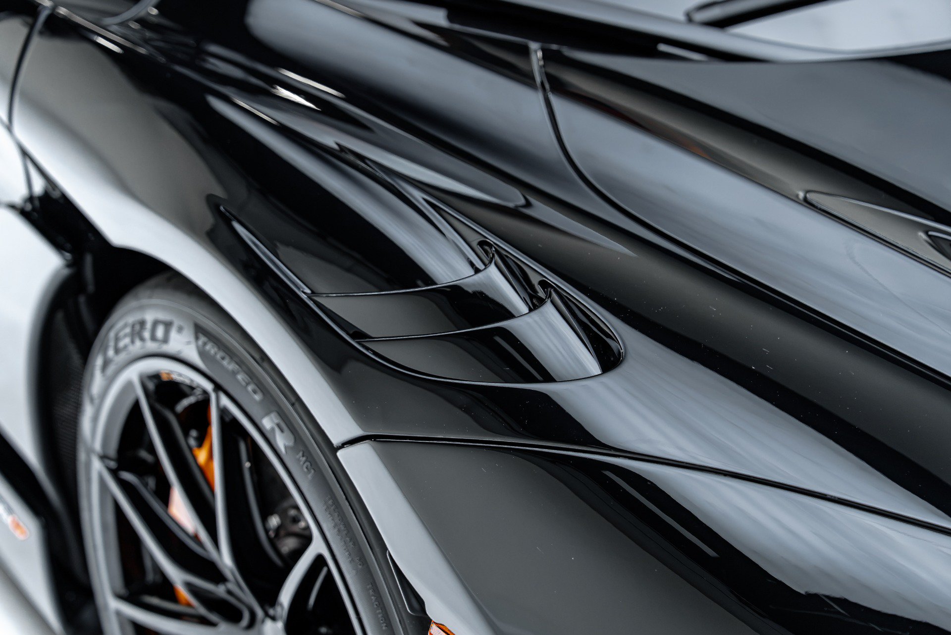 Used 2022 McLaren 765LT photo 38