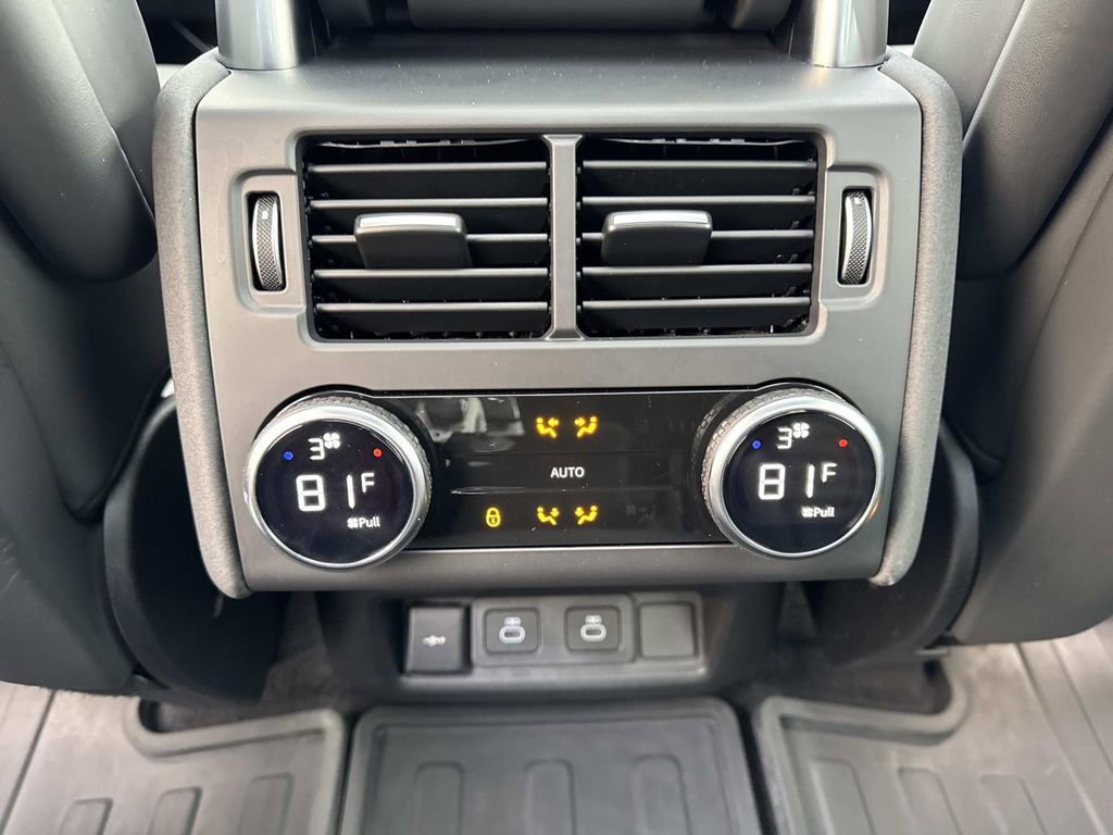 2025 Land Rover Discovery Dynamic SE