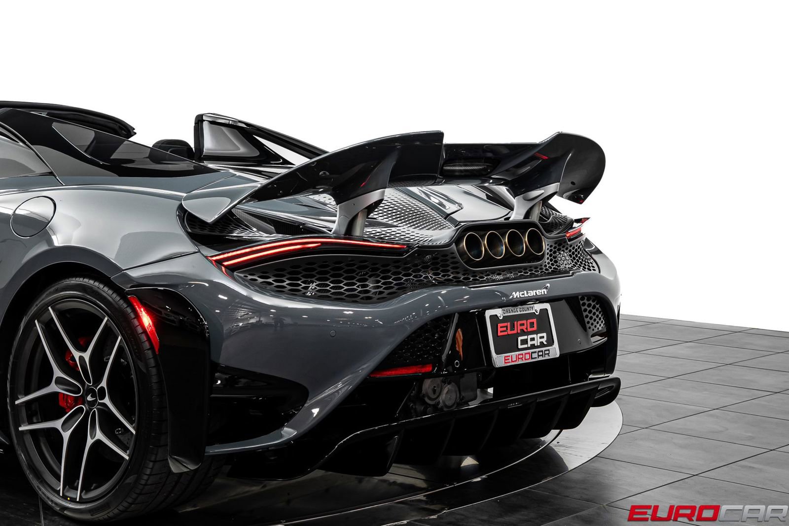 Used 2022 McLaren 765LT photo 23