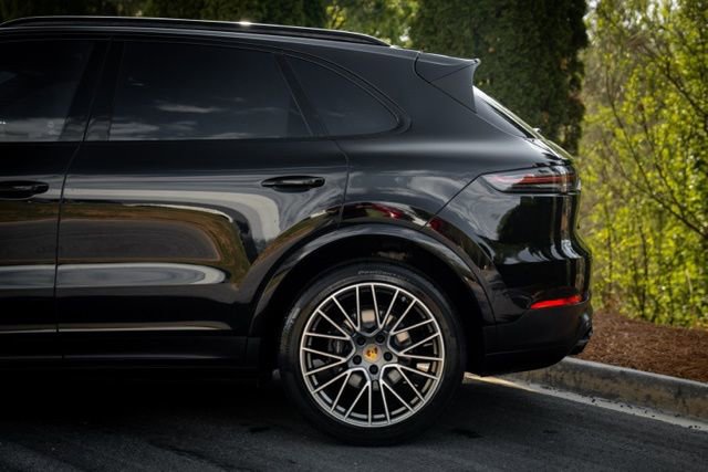 2023 Porsche Cayenne Platinum Edition