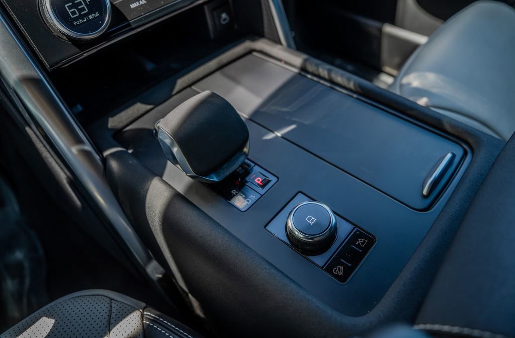 2023 Land Rover Discovery Metropolitan Edition