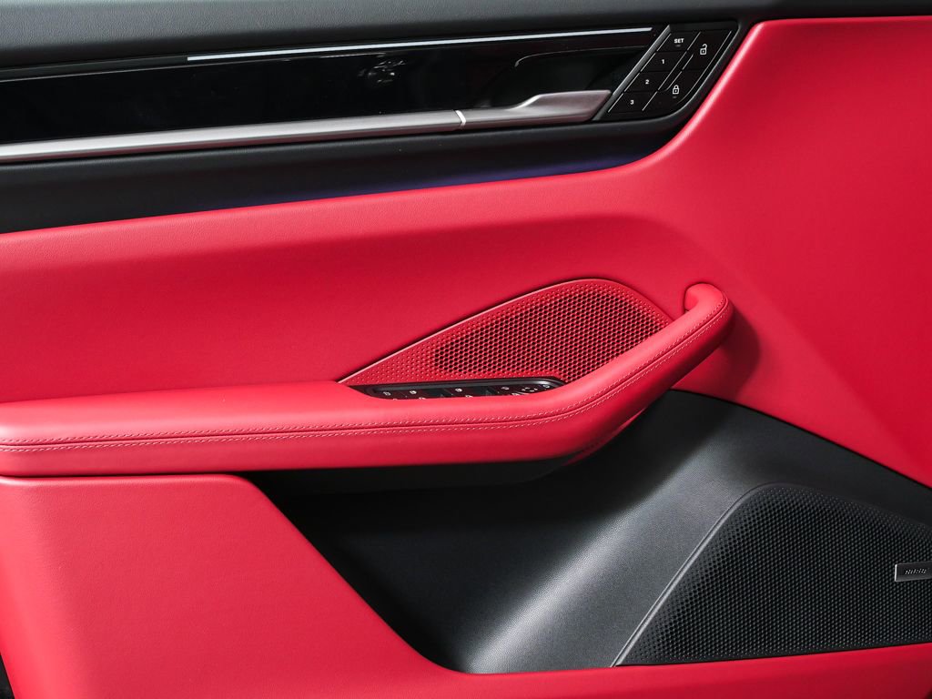 2025 Porsche Macan 4 Electric