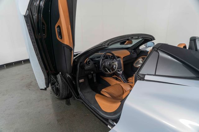 Used 2020 McLaren 720S Luxury photo 17