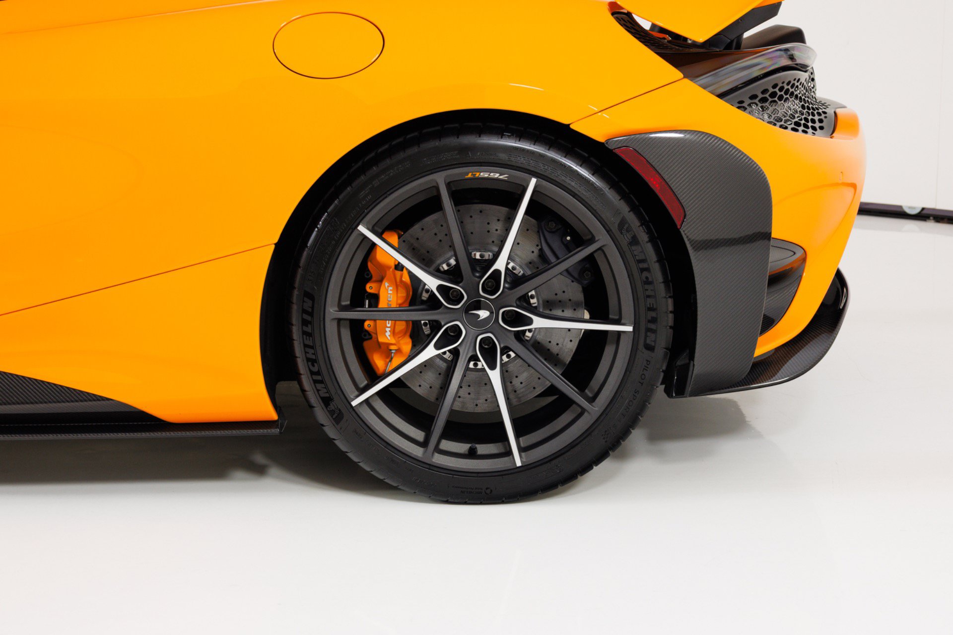 Used 2021 McLaren 765LT photo 13