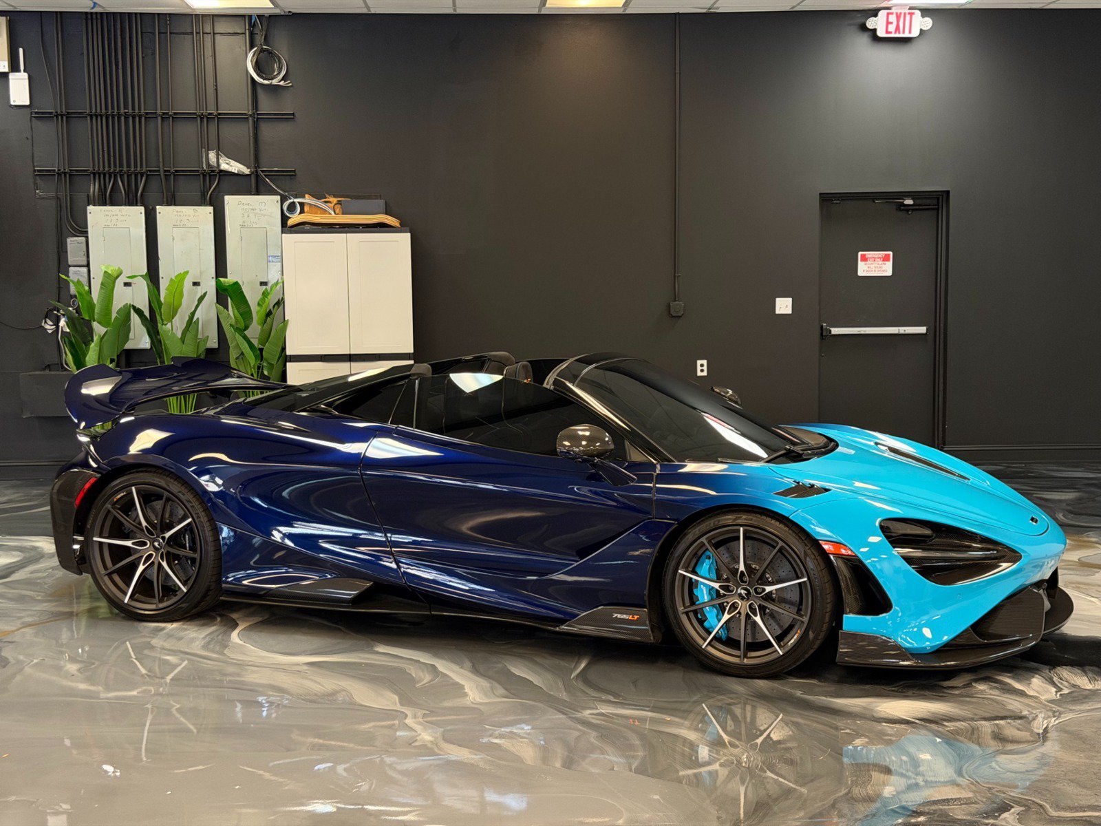 Used 2022 McLaren 765LT photo 9
