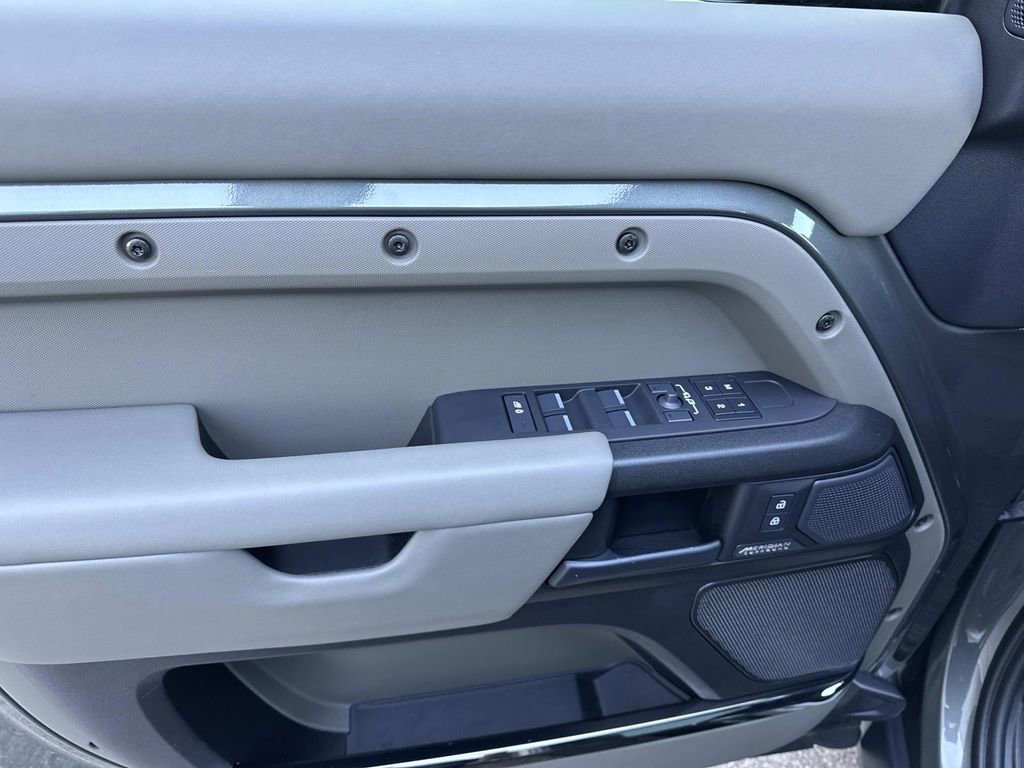 2025 Land Rover Defender 110