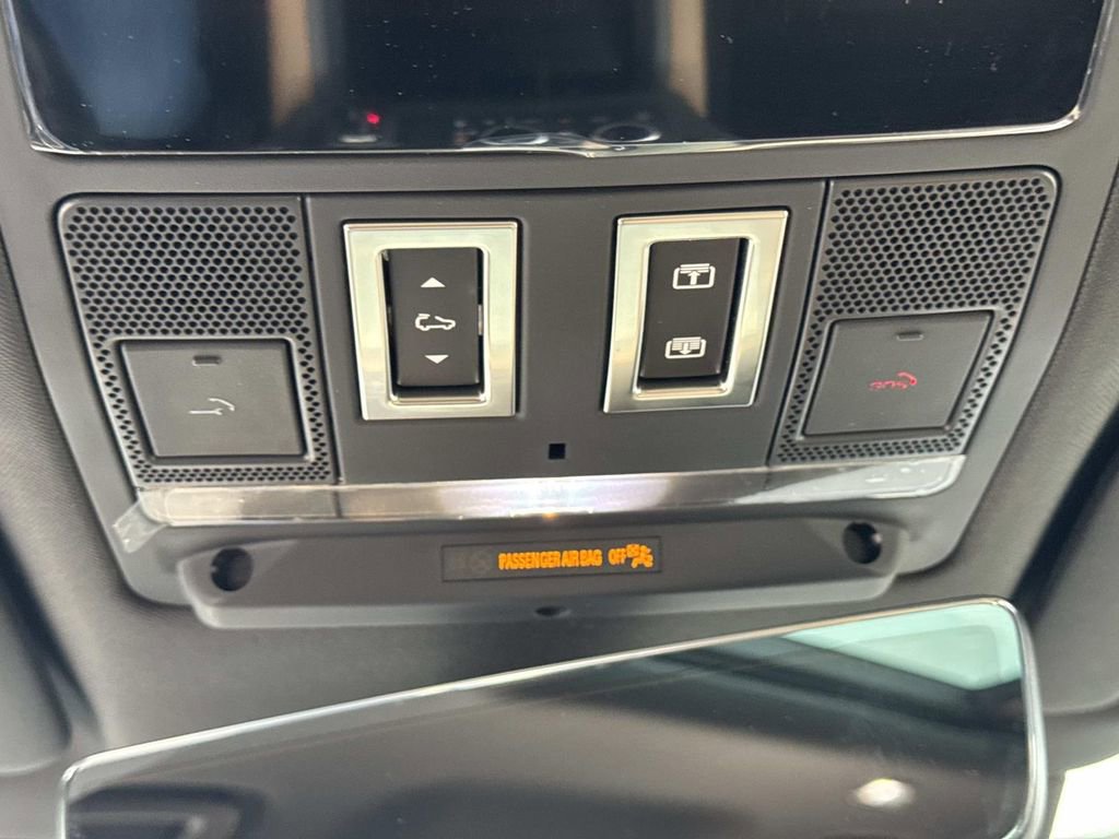 2026 Land Rover Defender 110 X-Dynamic SE