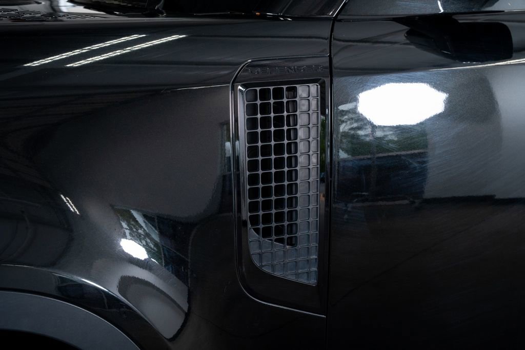 2025 Land Rover Defender 110 S