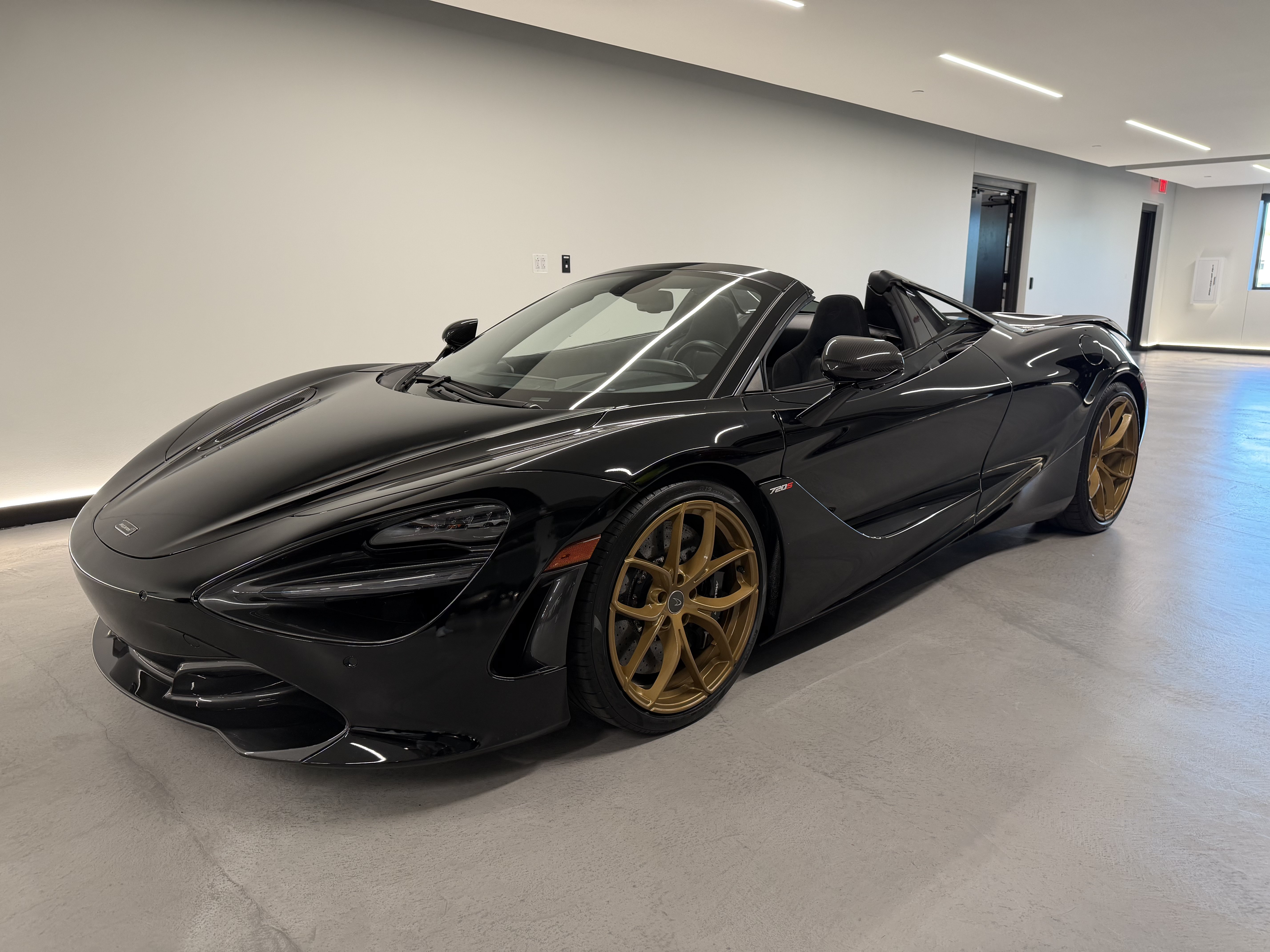 Used 2020 McLaren 720S Luxury photo 11