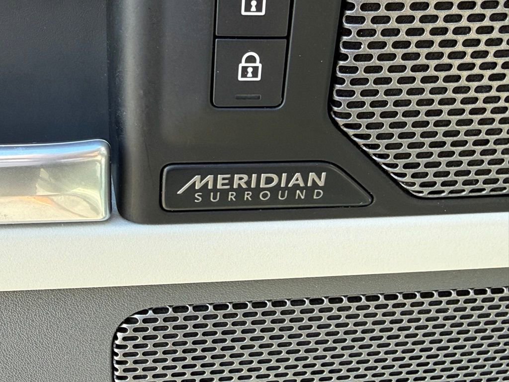 2023 Land Rover Defender 110 SE