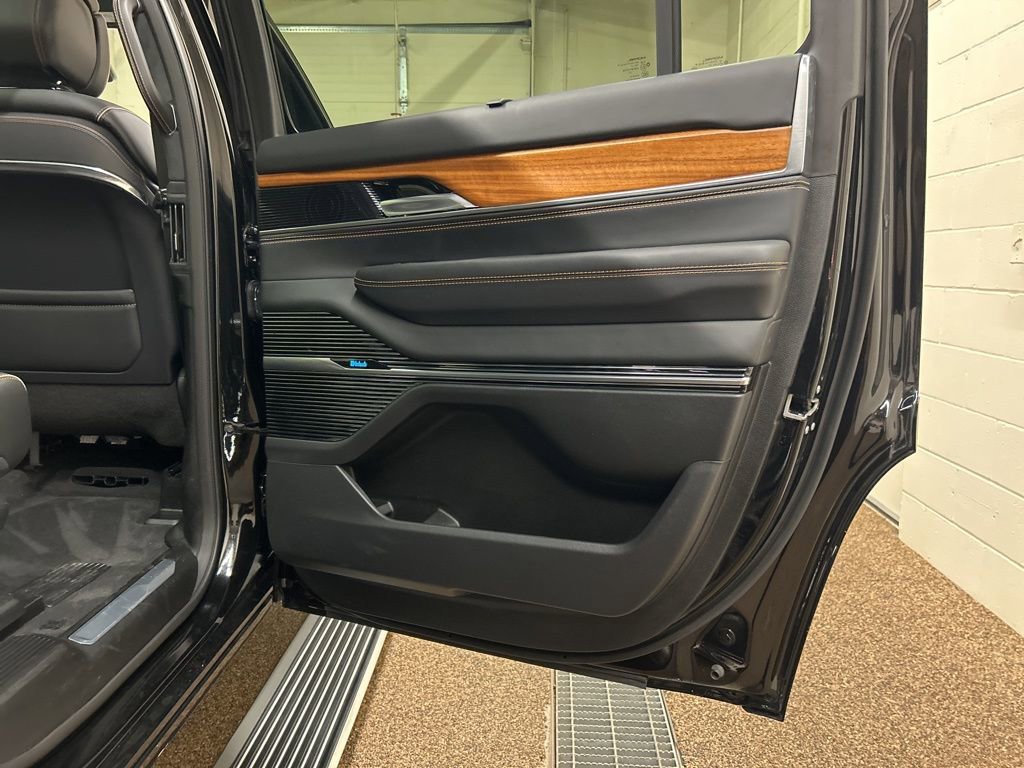 2025 Jeep Grand Wagoneer Series III