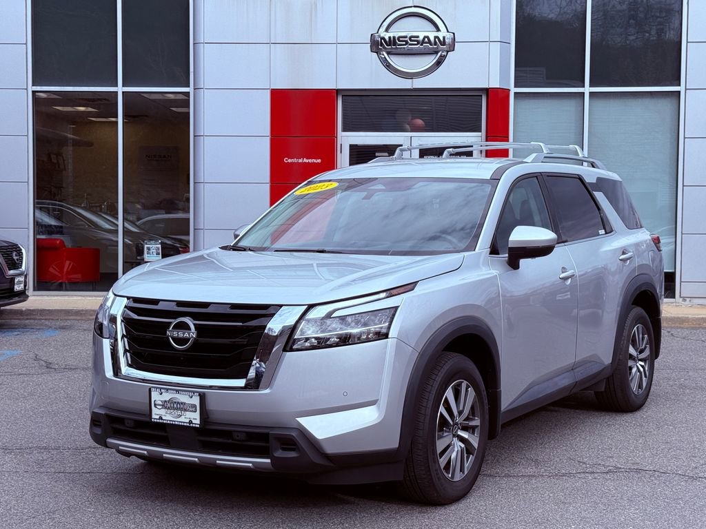 Used 2023 Nissan Pathfinder SL