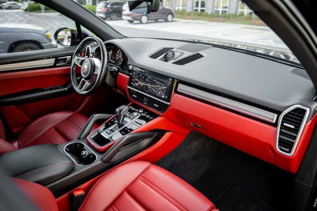 2023 Porsche Cayenne Platinum Edition