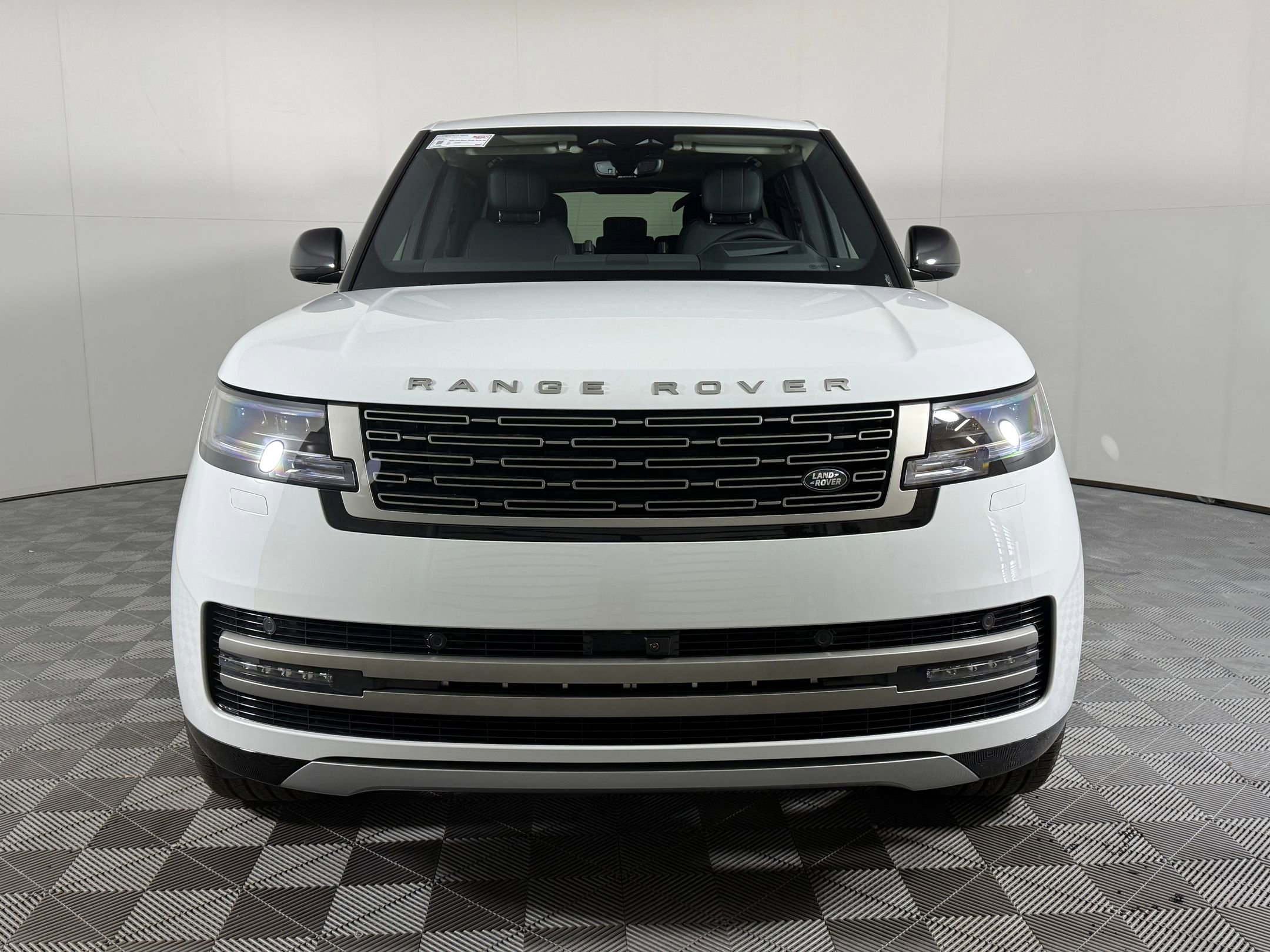 2026 Land Rover Range Rover Long Wheelbase SE