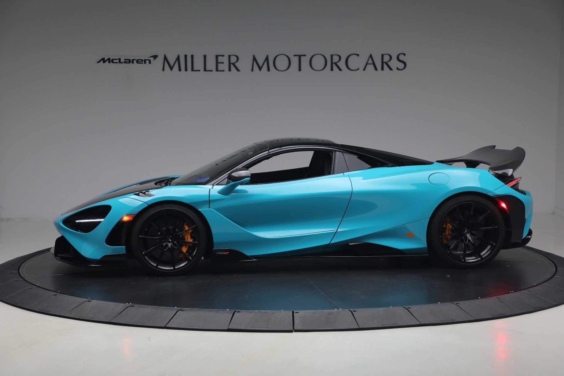 Used 2022 McLaren 765LT photo 23